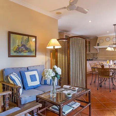 Semesterbostad Town House Bellavista *
